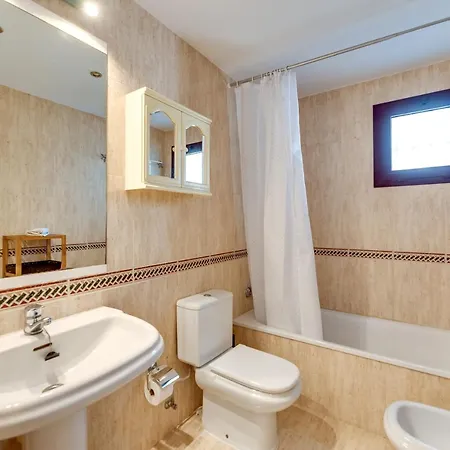 Tranquil 2 Bdrm Peaceful W/ 2 Pools 马尔韦利亚