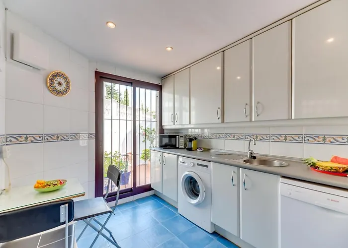 Tranquil 2 Bdrm Peaceful W/ 2 Pools Marbella