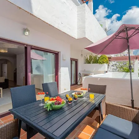 Tranquil 2 Bdrm Peaceful W/ 2 Pools شقة ماربيا
