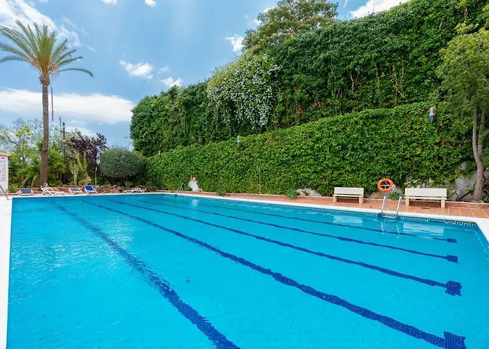 Tranquil 2 Bdrm Peaceful W/ 2 Pools ماربيا