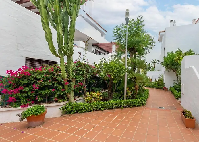 Tranquil 2 Bdrm Peaceful W/ 2 Pools شقة ماربيا