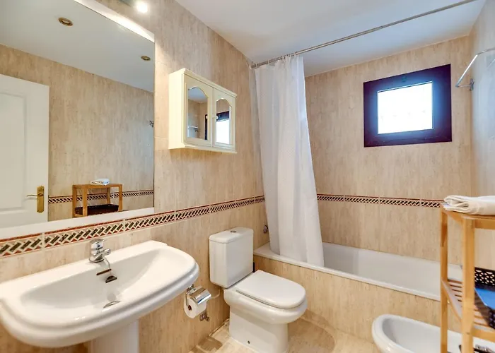 Tranquil 2 Bdrm Peaceful W/ 2 Pools ماربيا
